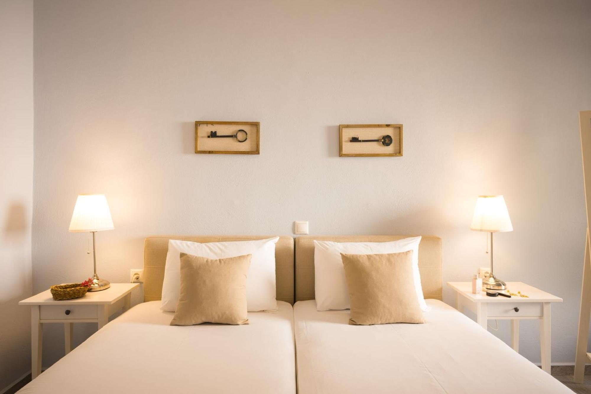 Villa Stella Suites Плакиас Екстериор снимка