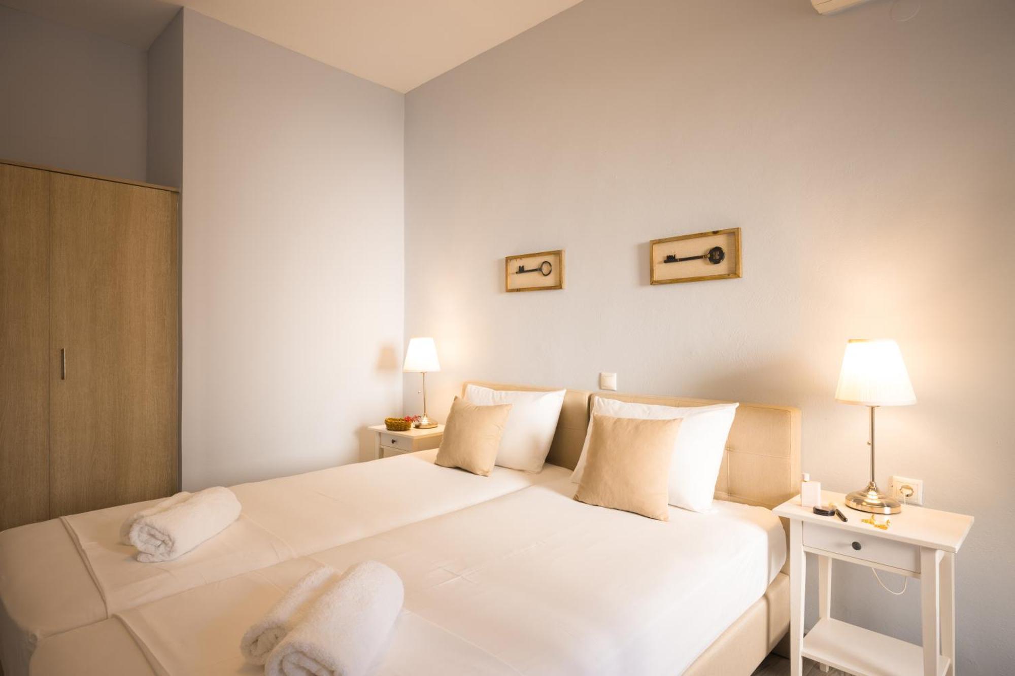 Villa Stella Suites Плакиас Екстериор снимка