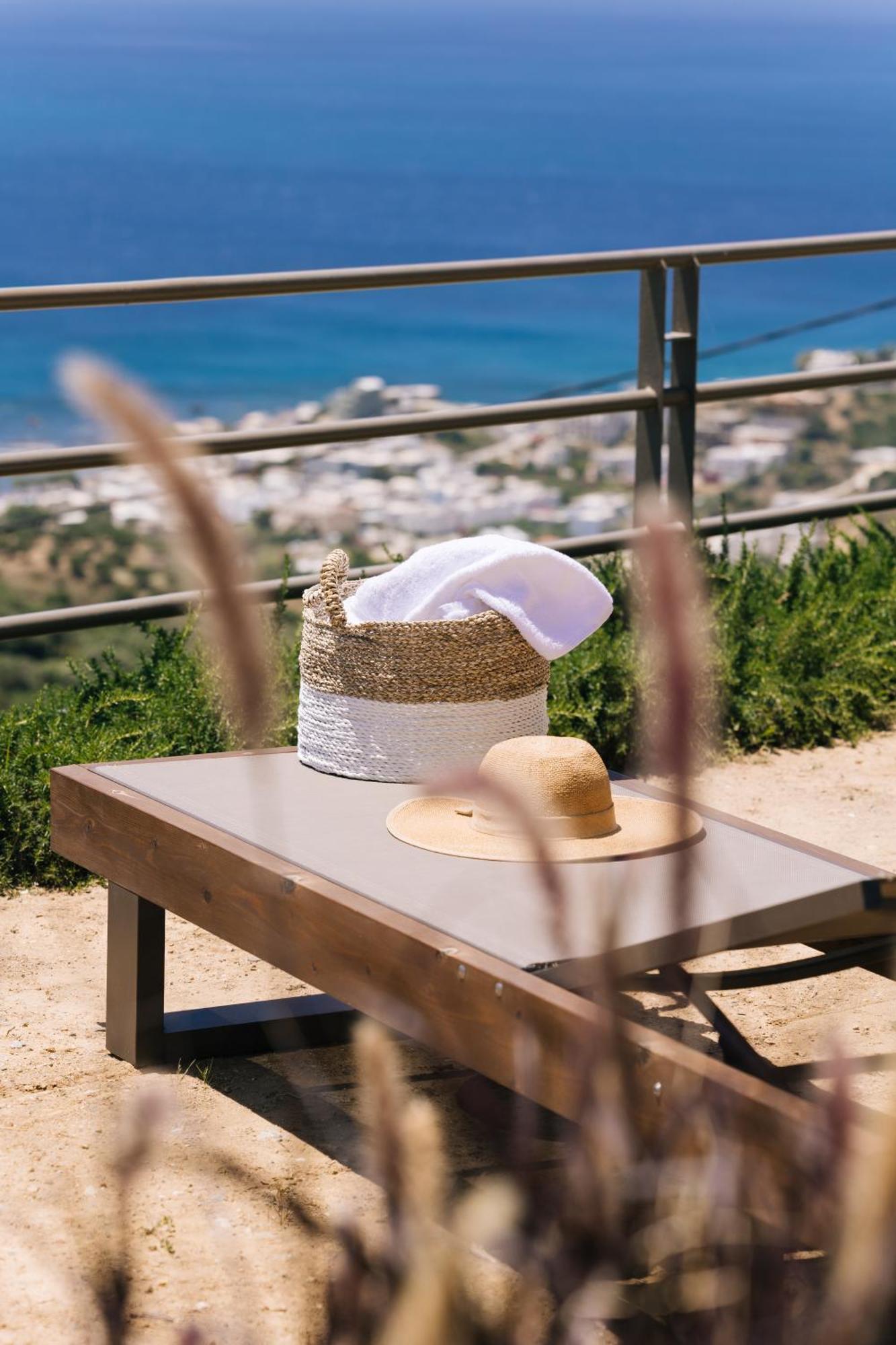 Villa Stella Suites Плакиас Екстериор снимка